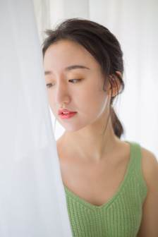 娇小video在线视频